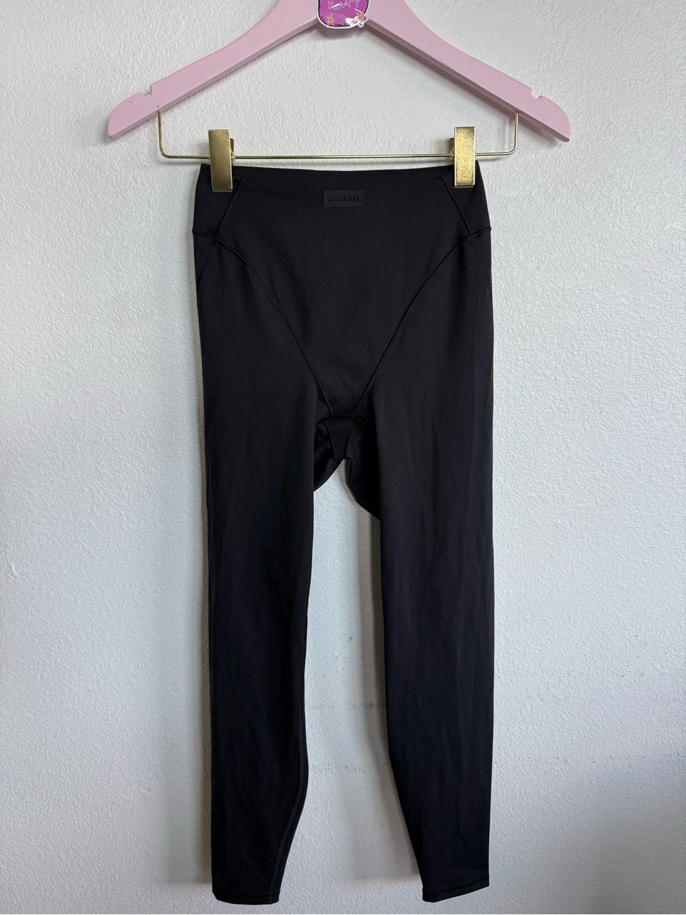 NikeSKIMS Matte High-Waisted V-Line 26" Leggings